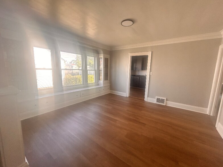 Building Photo - 10108 Park Heights Ave