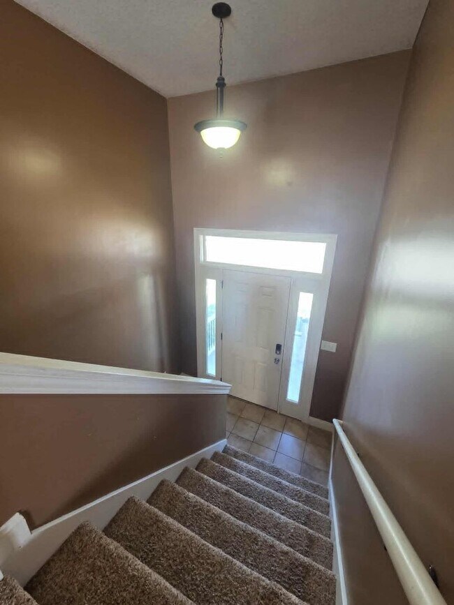 Building Photo - Spacious Home for Rent!