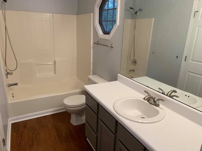 Building Photo - 104 Autumn Pine Ct