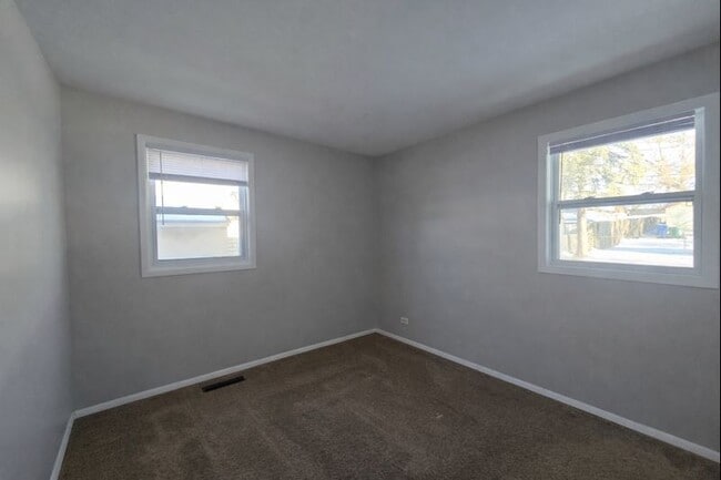 Building Photo - 25151 W Lincoln Dr