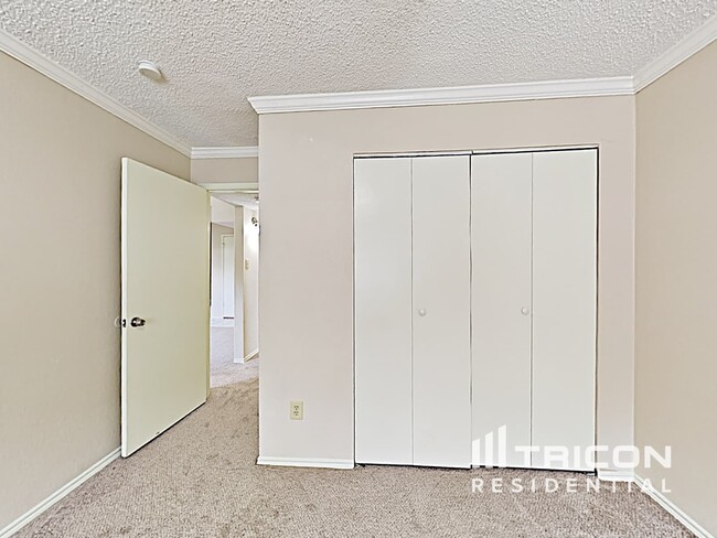 Building Photo - 3301 Plantation Ln