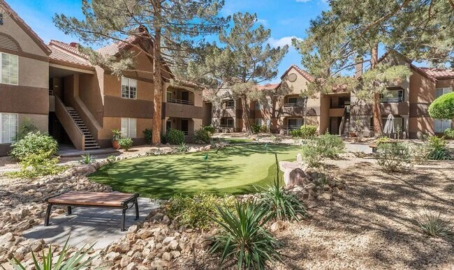 Building Photo - RESORT STYLE LIVING!