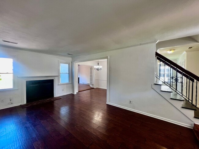 Building Photo - Must-See 3-Bedroom Home in Rosemont Forest!