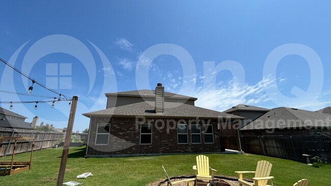 Building Photo - 400 Plum Ct