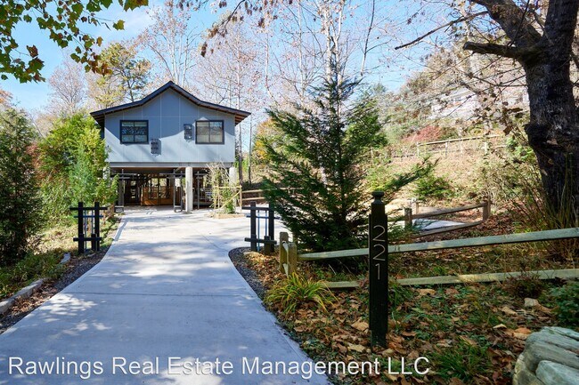 Building Photo - 2 br, 1 bath House - 221 Azalea Road E