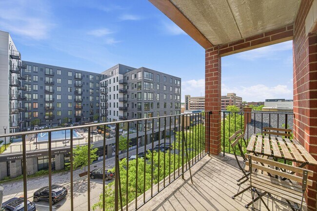 Building Photo - 200 N Addison Ave
