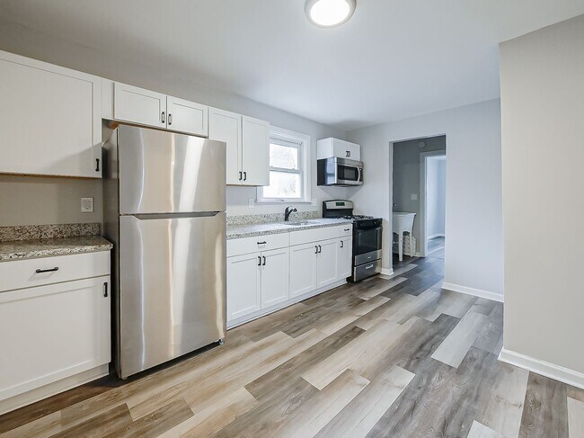 Building Photo - SECTION 8 ACCEPTED! Fresh Start in the Heart of Hazel Park – 3 Bedroom Charmer on Powell Ave