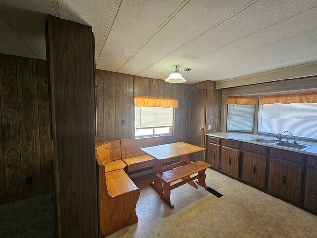 Building Photo - 1435 Trane Rd