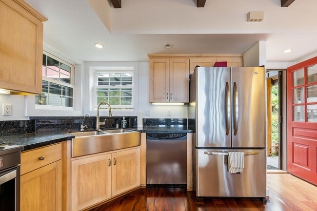 Building Photo - 76-886 Hualalai St