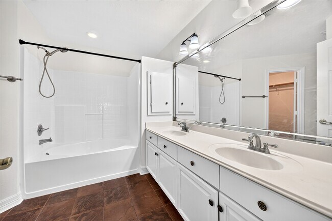 Building Photo - 15307 Flemington Ave