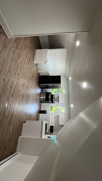 Kitchen - 10 Rowe St