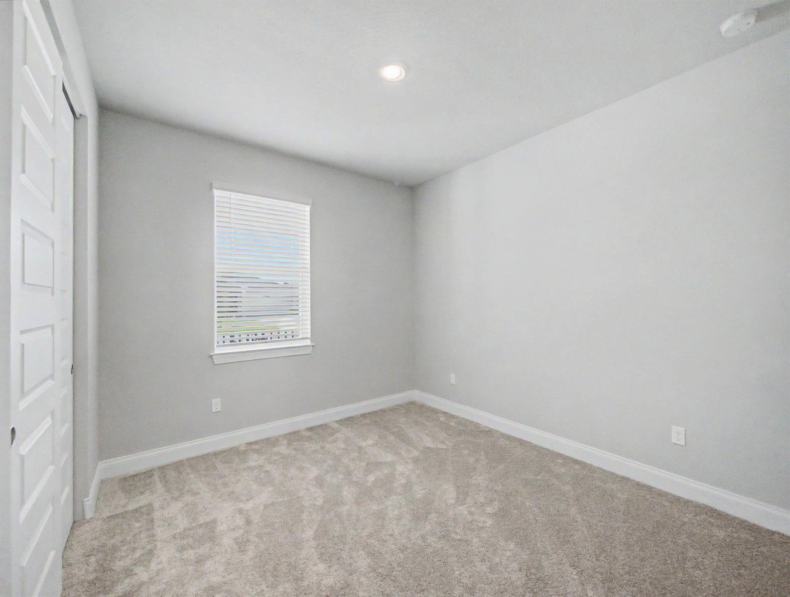 Building Photo - 9049 Dahlia Cir