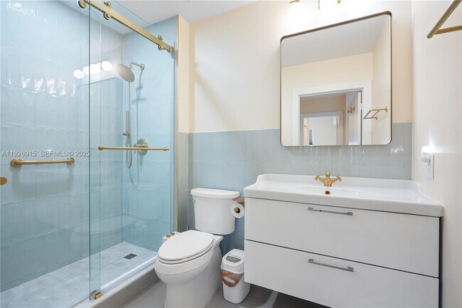 Building Photo - 520 SE 5 Ave