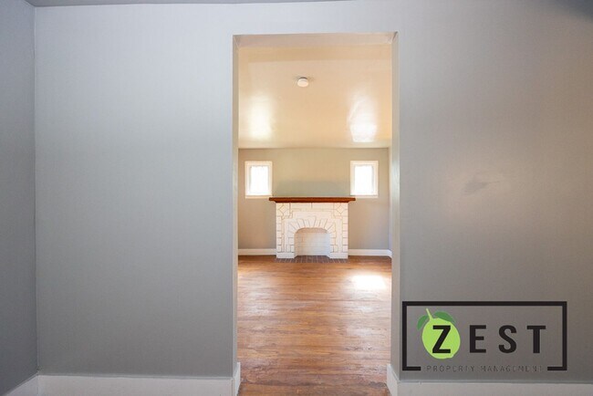 Building Photo - 5235 Haverhill St