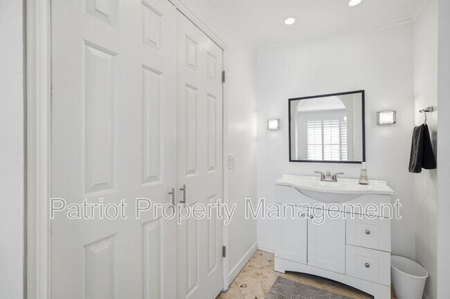 Building Photo - 9707-9707 E Mountain View Rd