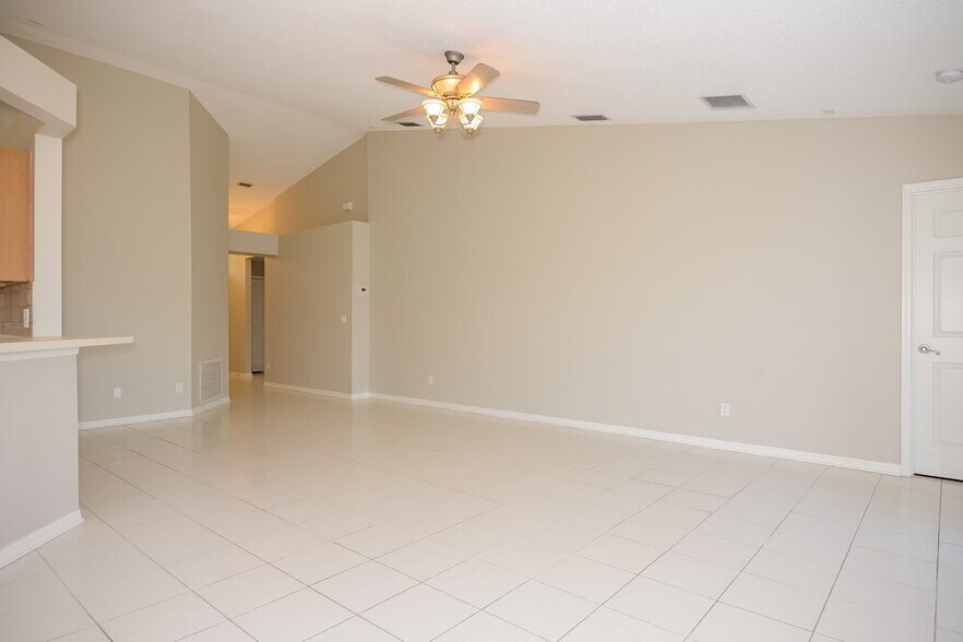 Building Photo - 4505 Sanibel Way