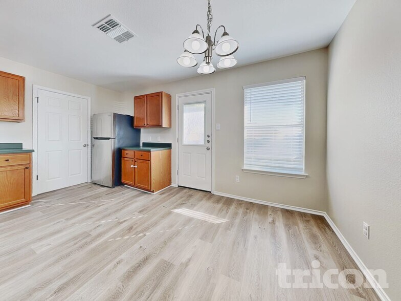 Building Photo - 228 Fall Creek Dr