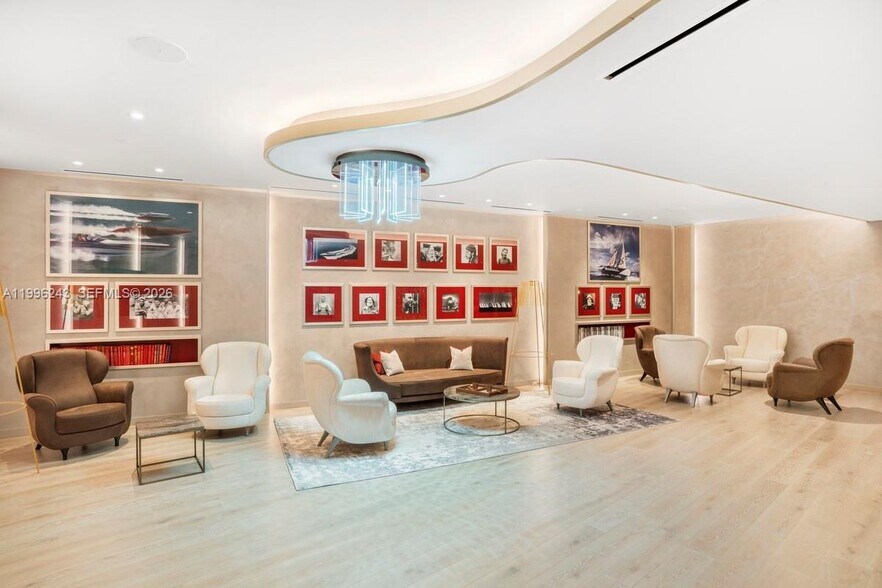 Building Photo - 1000 Brickell Plz