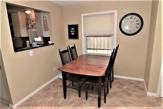 Building Photo - Well-Located Home in Robbinsdale