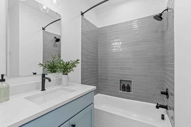 Building Photo - **OFFERING 50% OFF FIRST MONTH'S RENT, WAI...
