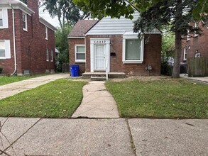 Building Photo - Fully Renovated 3-Bedroom Home – Move-In R...