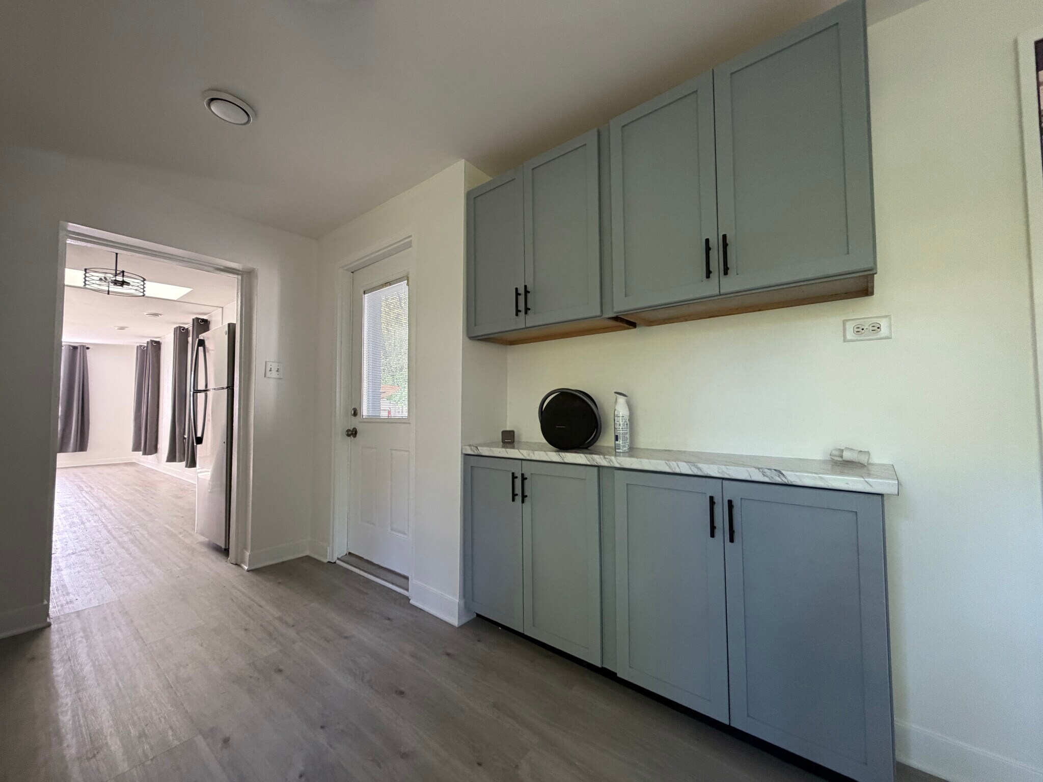 Sunroom - 3206 S Waterview Ave