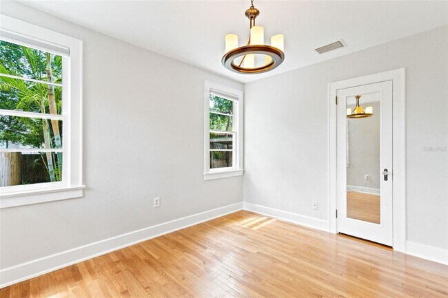 Building Photo - 205 Garden Cir N