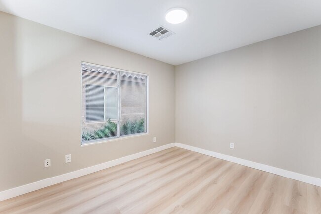 Building Photo - Modern Elegance Meets Spacious Comfort in a Unique Layout!