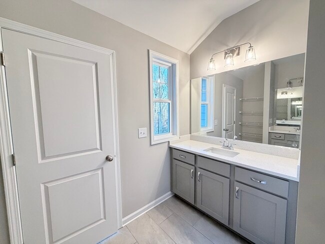 Building Photo - The Enclave At Mill Creek