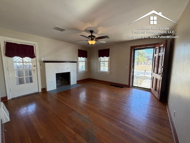 Building Photo - 707 Hollyhock Dr