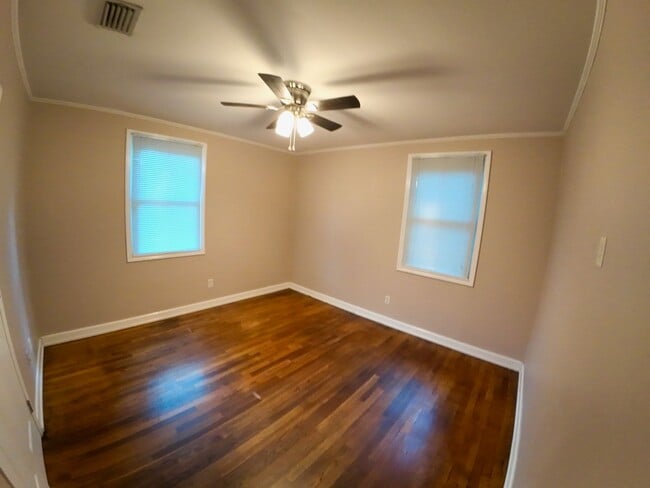 Building Photo - 3/1 Brick Home Near USA Campus w/ Carport & Fenced-In yard