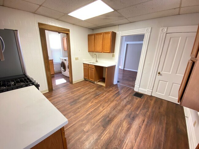 Building Photo - 52 W Norwich Ave