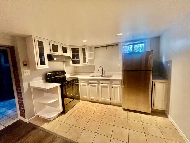 Building Photo - Charming two-bedroom unit in Capitol Hill