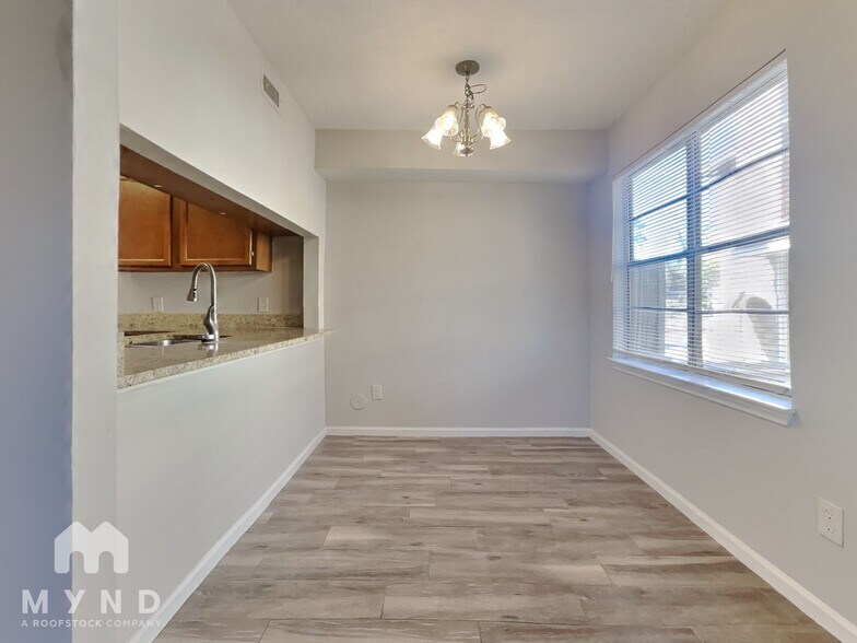 Building Photo - 1807 Briarcreek Blvd