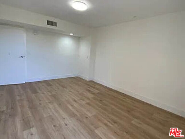 Building Photo - 9221 Charleville Blvd