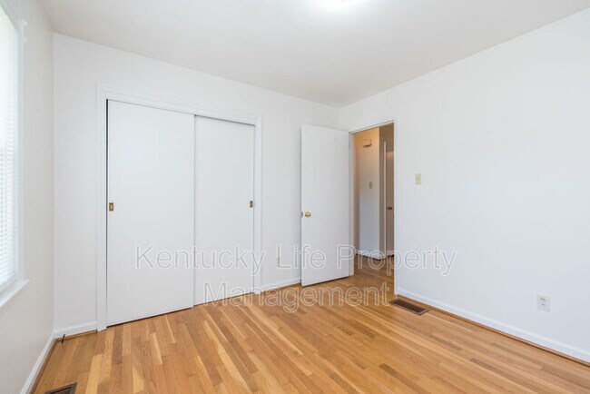 Building Photo - 104 Greenbriar Rd