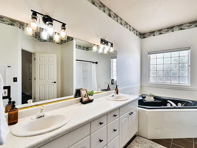 Building Photo - "Charming 4-Bed Oasis with Elegant Hardwoo...