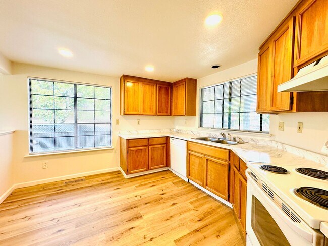 Building Photo - 1537 Yarberry Dr