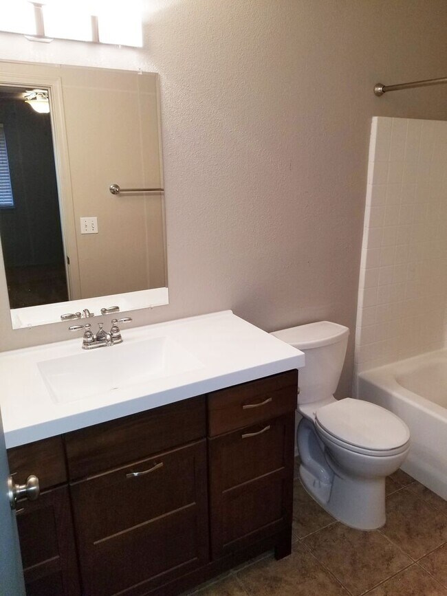 Building Photo - Beautifully Upgraded West-Flagstaff 1bd/1ba Condo in The Arbors Near NAU/CCC- Students OK!!! NO P...