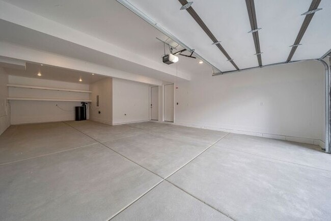 Building Photo - SPECTACULAR VIEWS, MIL APT, BRAND NEW MOUN...
