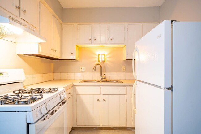 Building Photo - 311 E Jenkins Ave