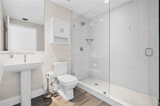 Building Photo - 2900 NE 7th Ave