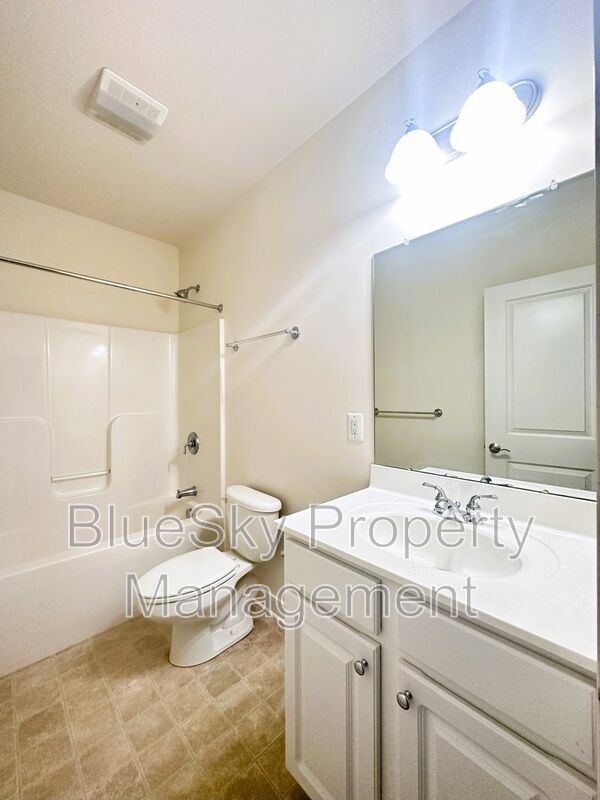 Building Photo - 948 Raymond Rd