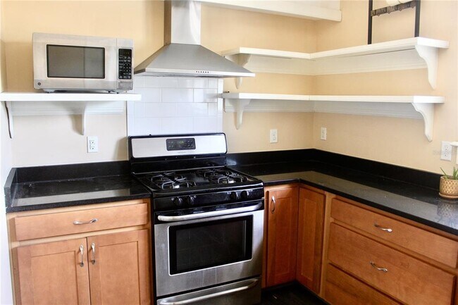 Building Photo - 701 W Swann Ave