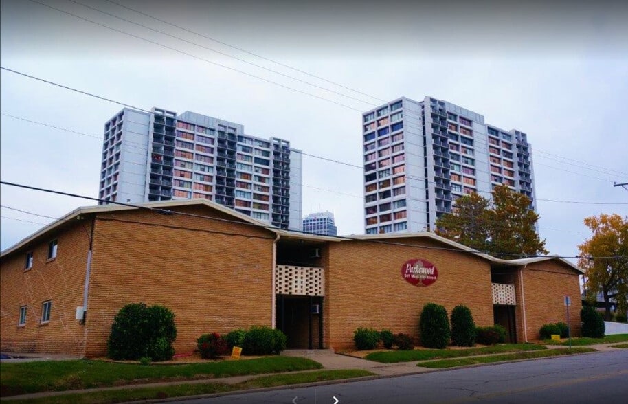 Building Photo - Welcome Home to Parkewood!