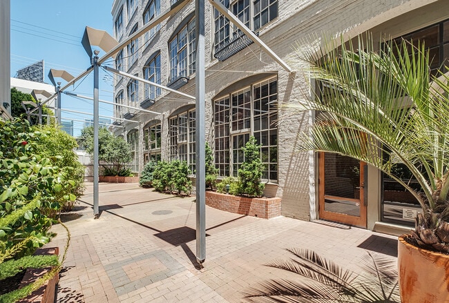 Building Photo - 355 Bryant St