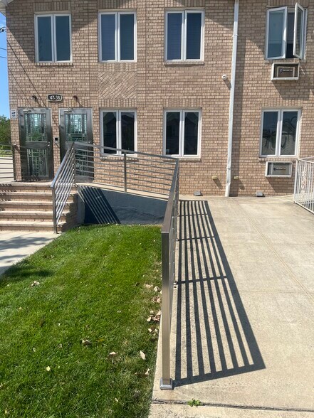 Wheelchair accessible entrance - 14738 Springfield Ln