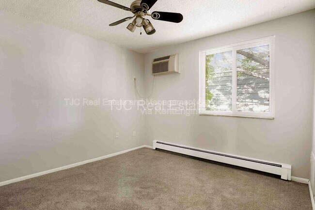 Building Photo - 1138 Corona St