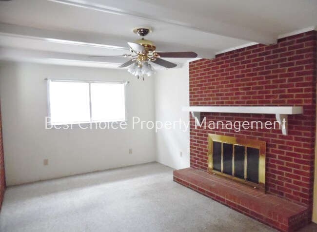 Building Photo - 205 Le Ann Dr