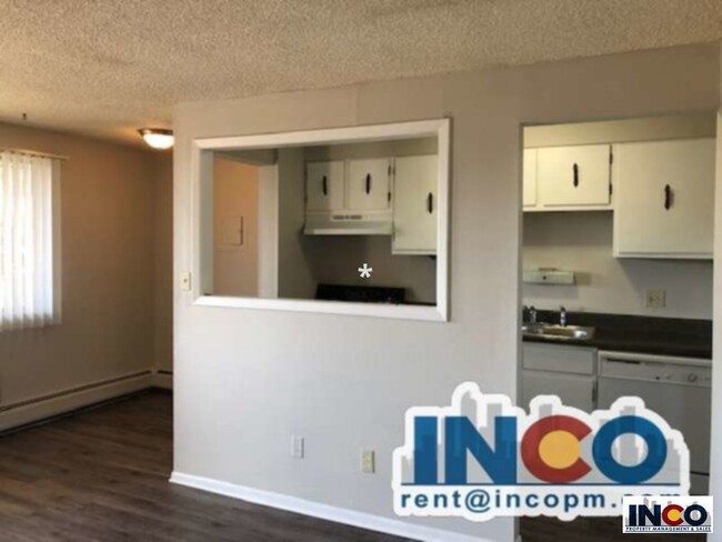 Building Photo - Convenient location! 1 bed 1 bath Apartmen...